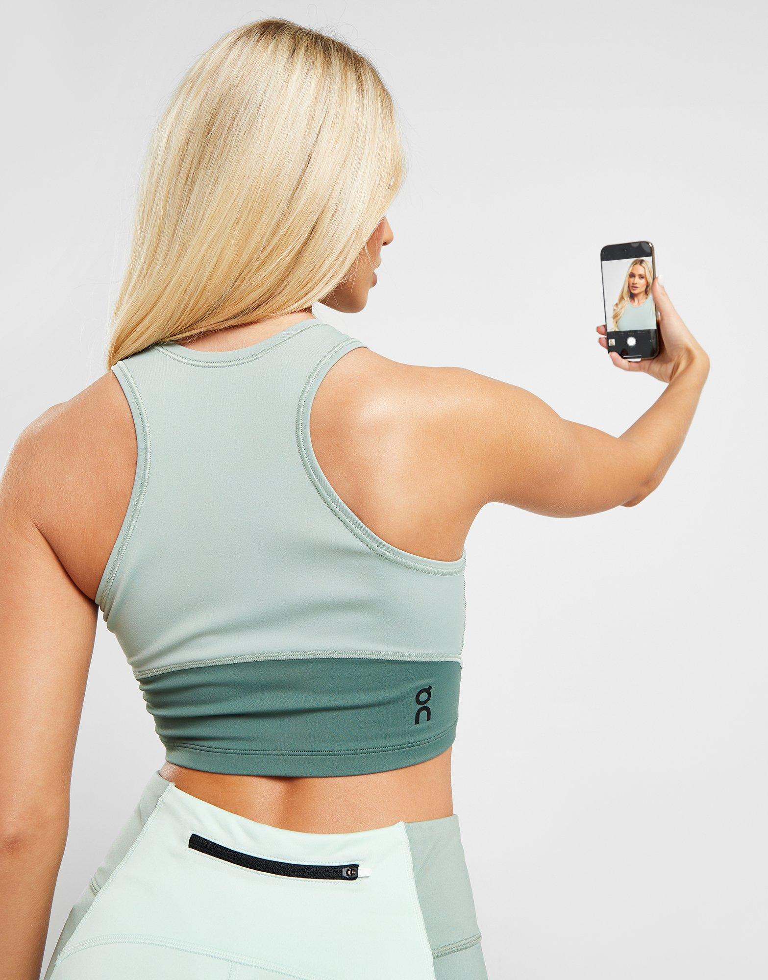 On Running Movement Crop Tanktop On Running Movement Crop Tanktop