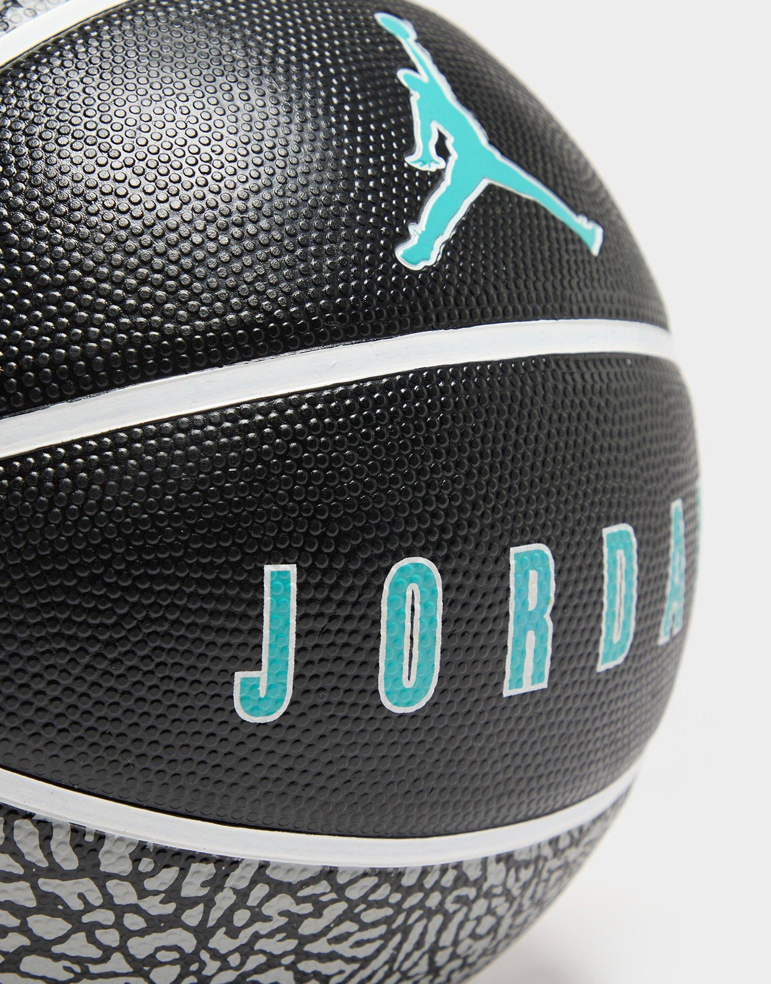 Jordan Playground 2.0 8P Basketball