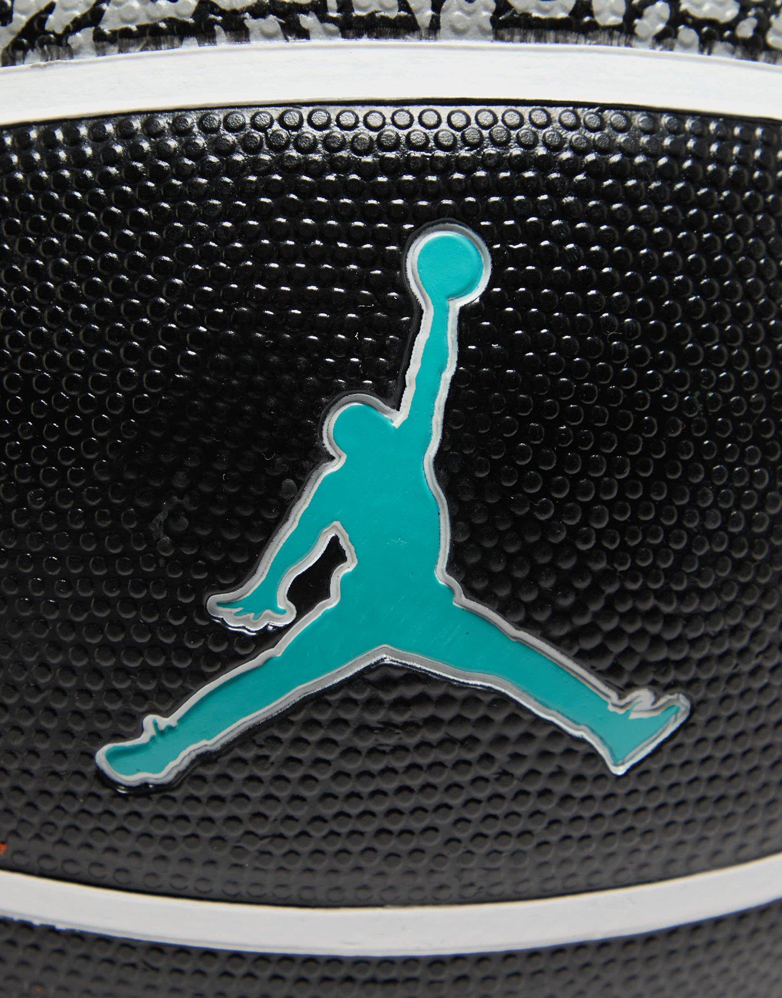 Jordan Playground 2.0 8P Basketball