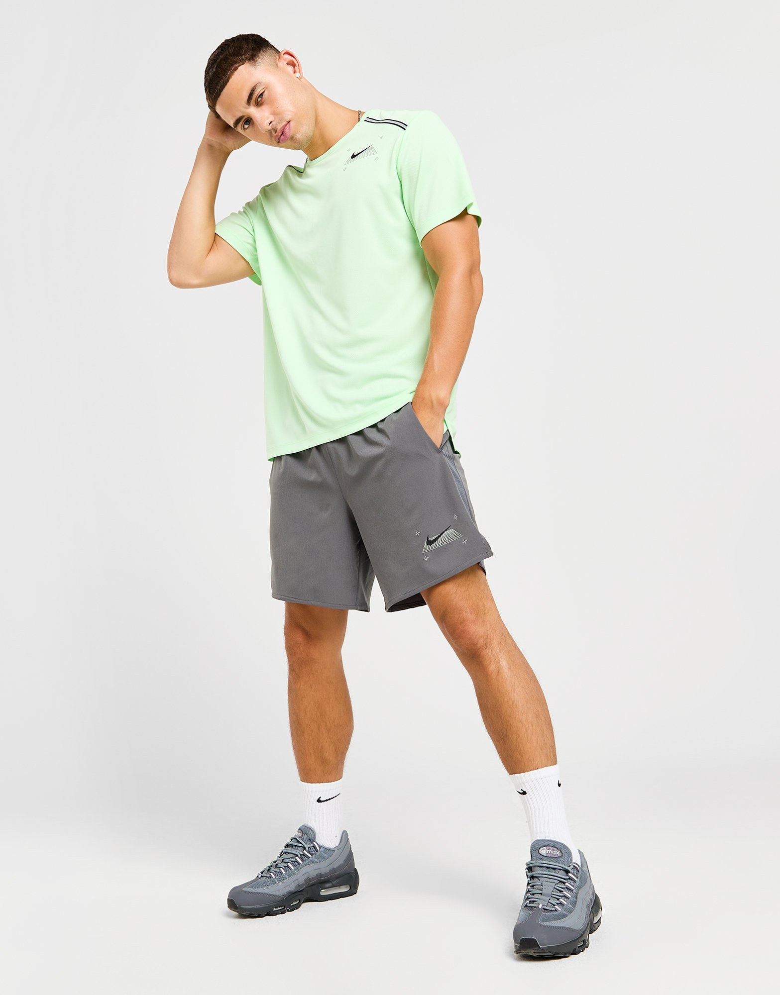 Nike Challenger Grid Shorts