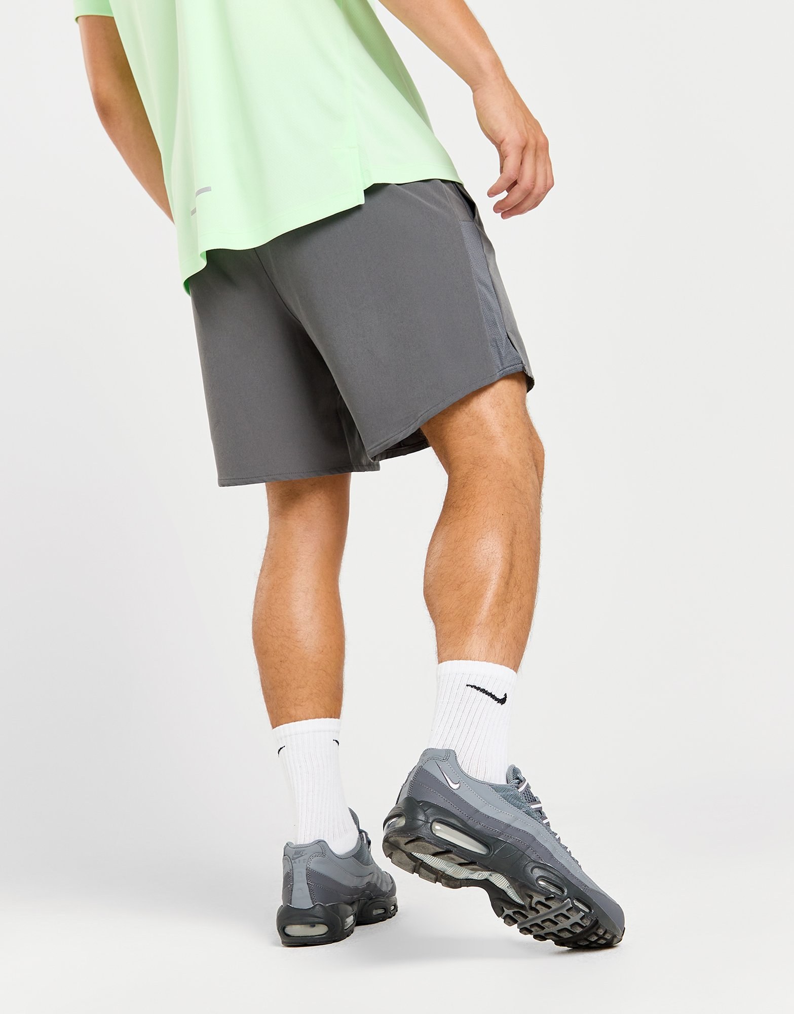 Nike Challenger Grid Shorts