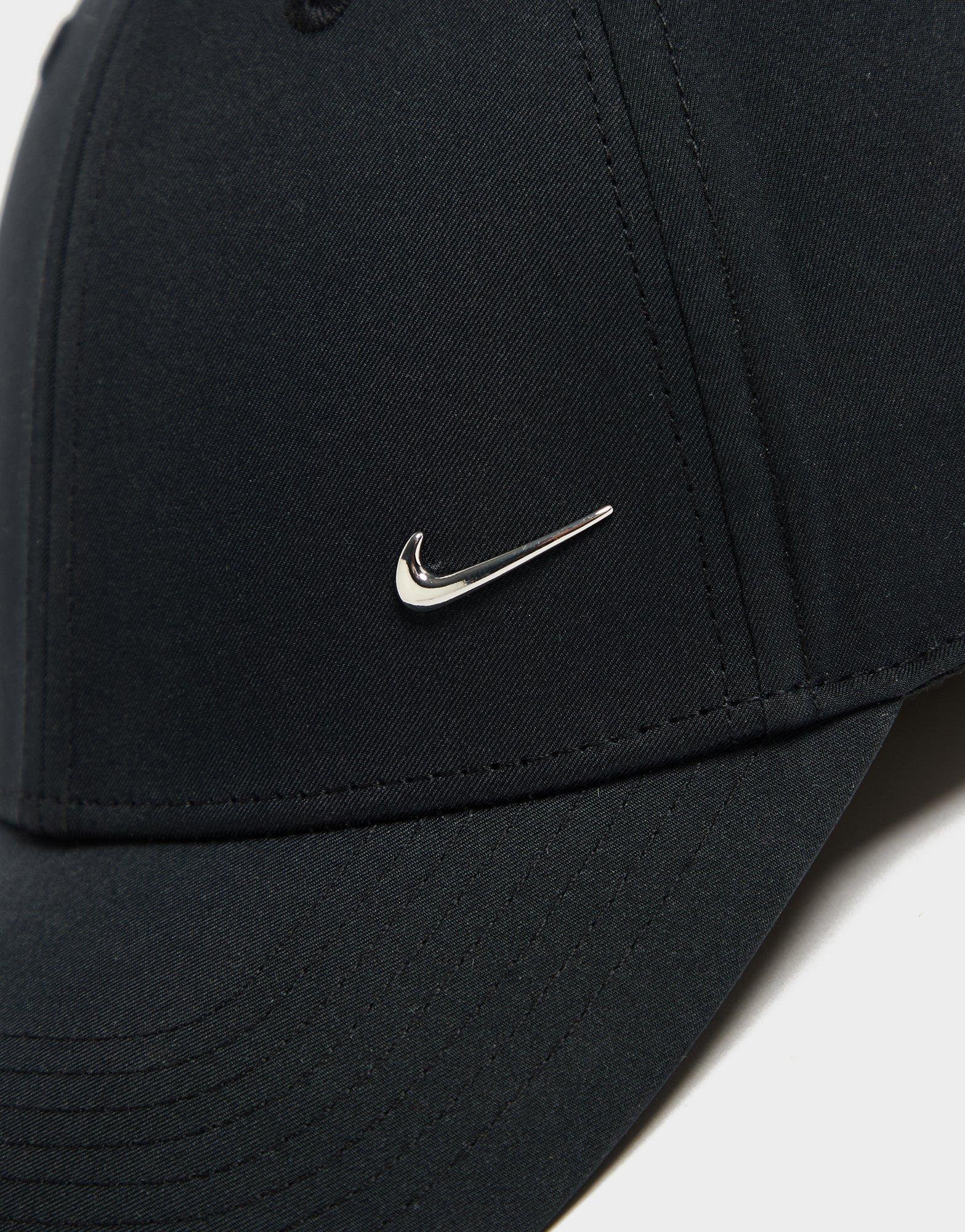Nike Club Structured Metal Swoosh Cap