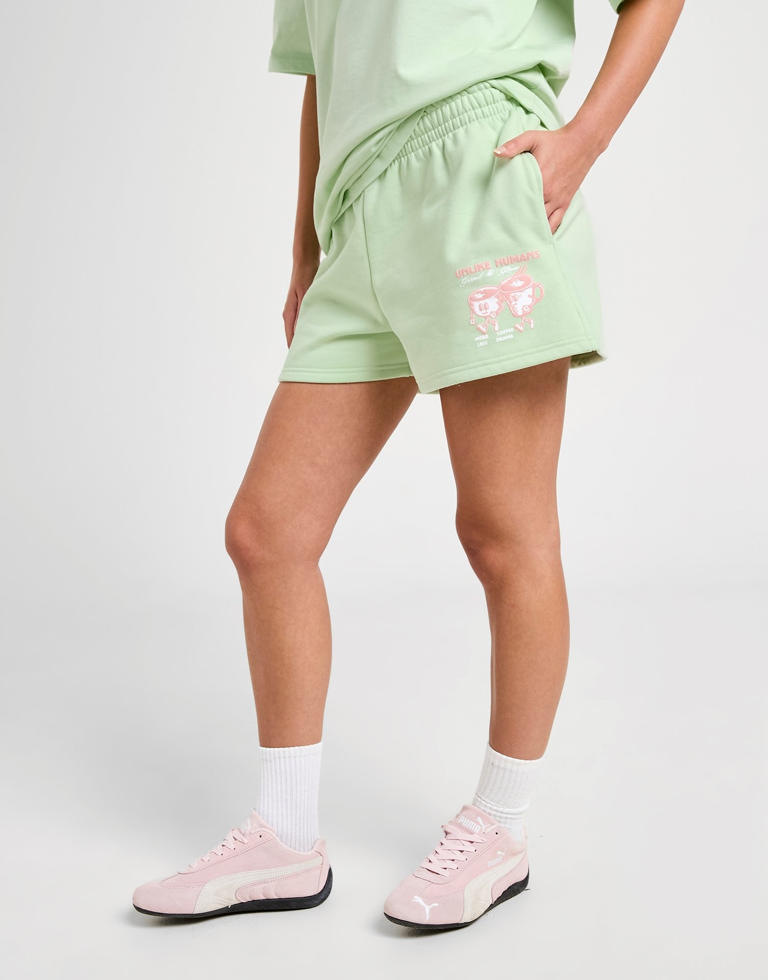 Unlike Humans Coffee Club Shorts Damen