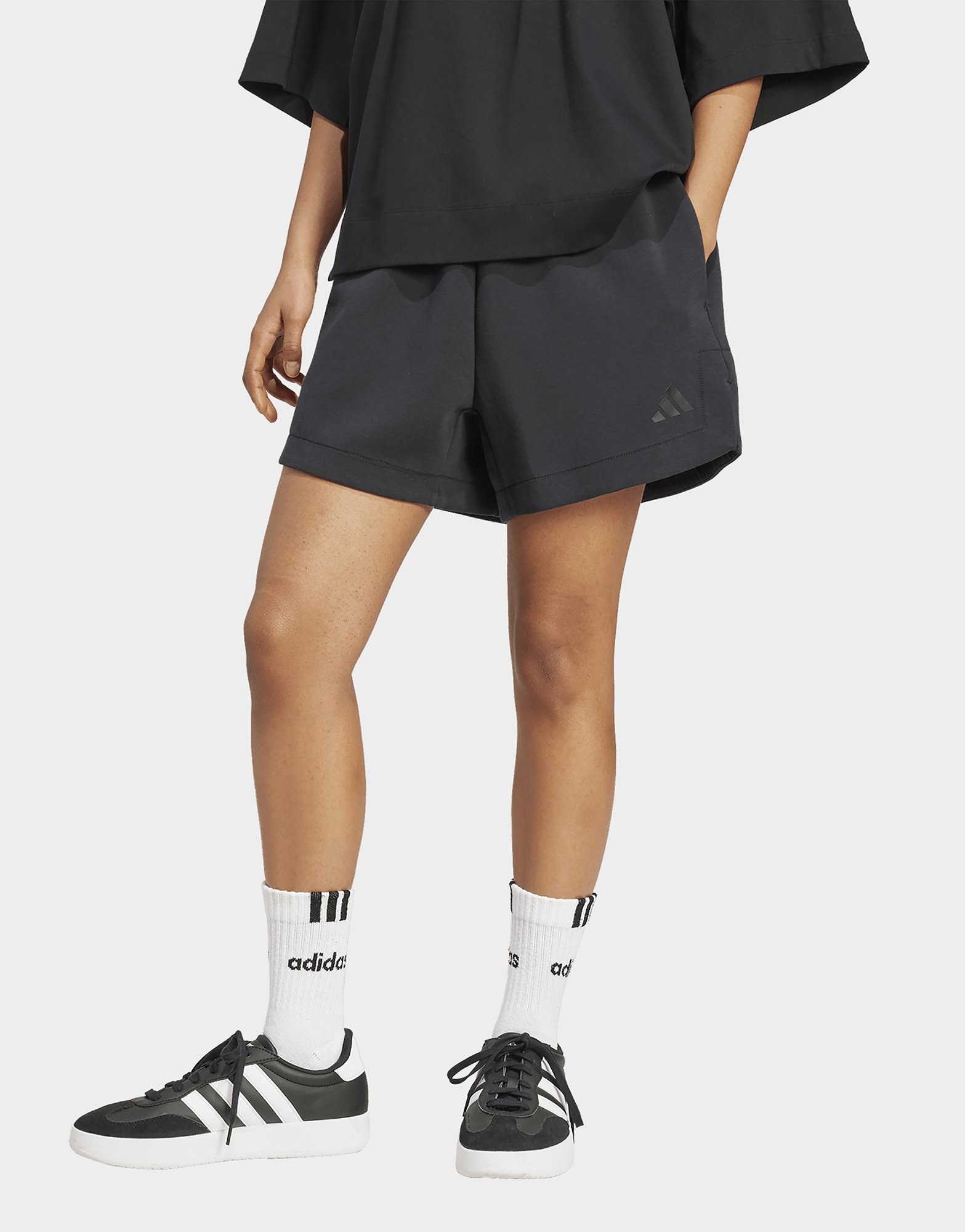 adidas Soft Lux Shorts, Locker Geschnitten