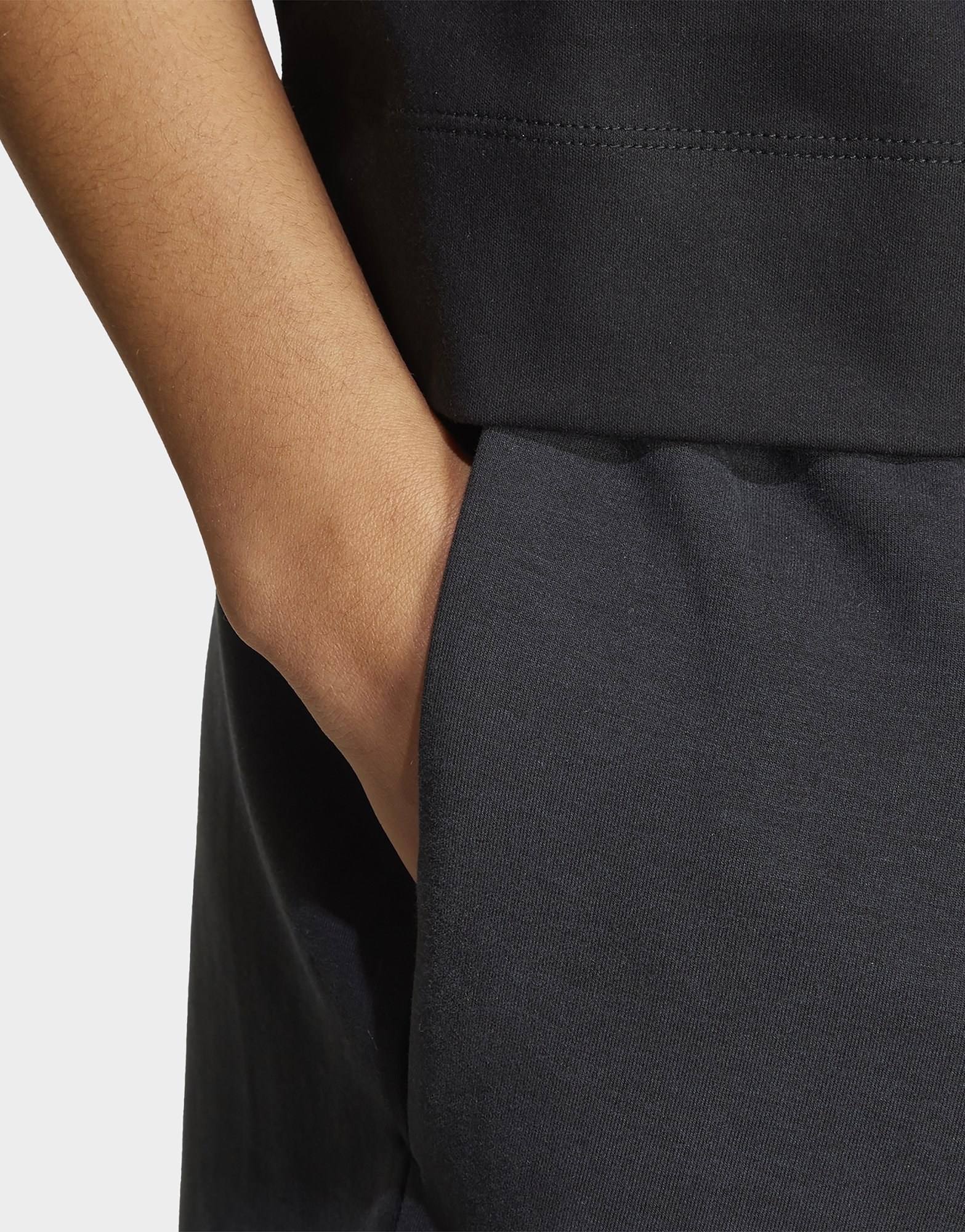 adidas Soft Lux Shorts, Locker Geschnitten