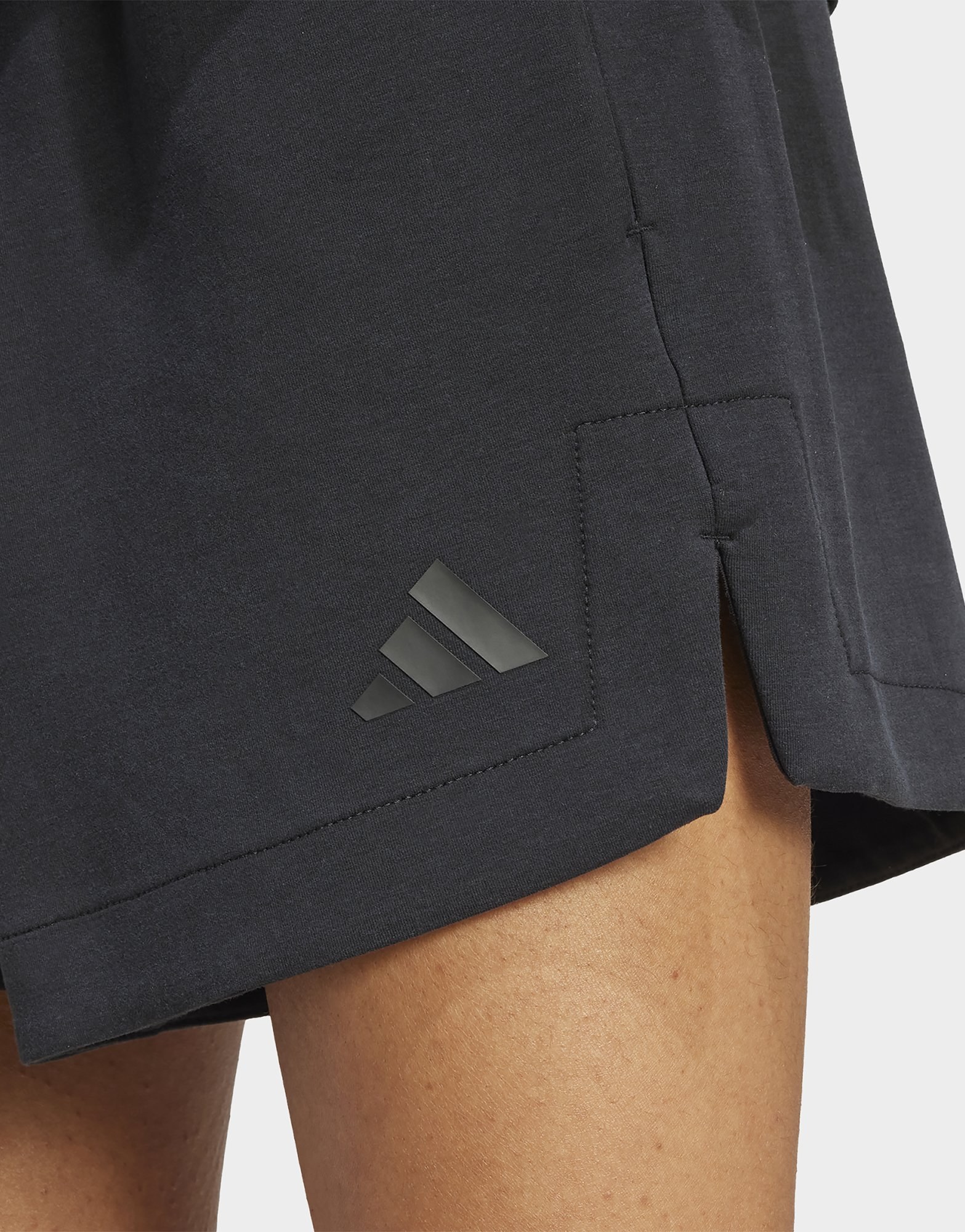 adidas Soft Lux Shorts, Locker Geschnitten