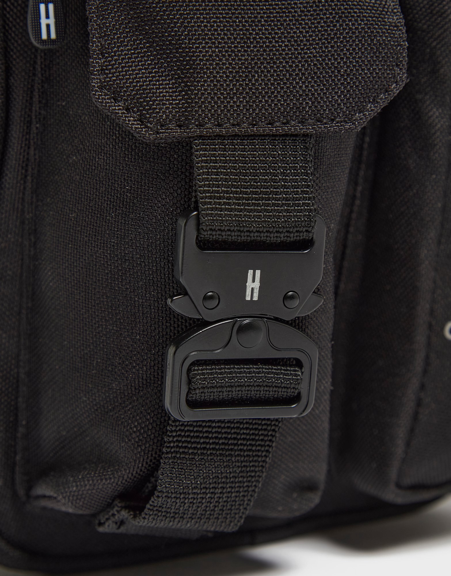 Hoodrich Shield Mini-Tasche