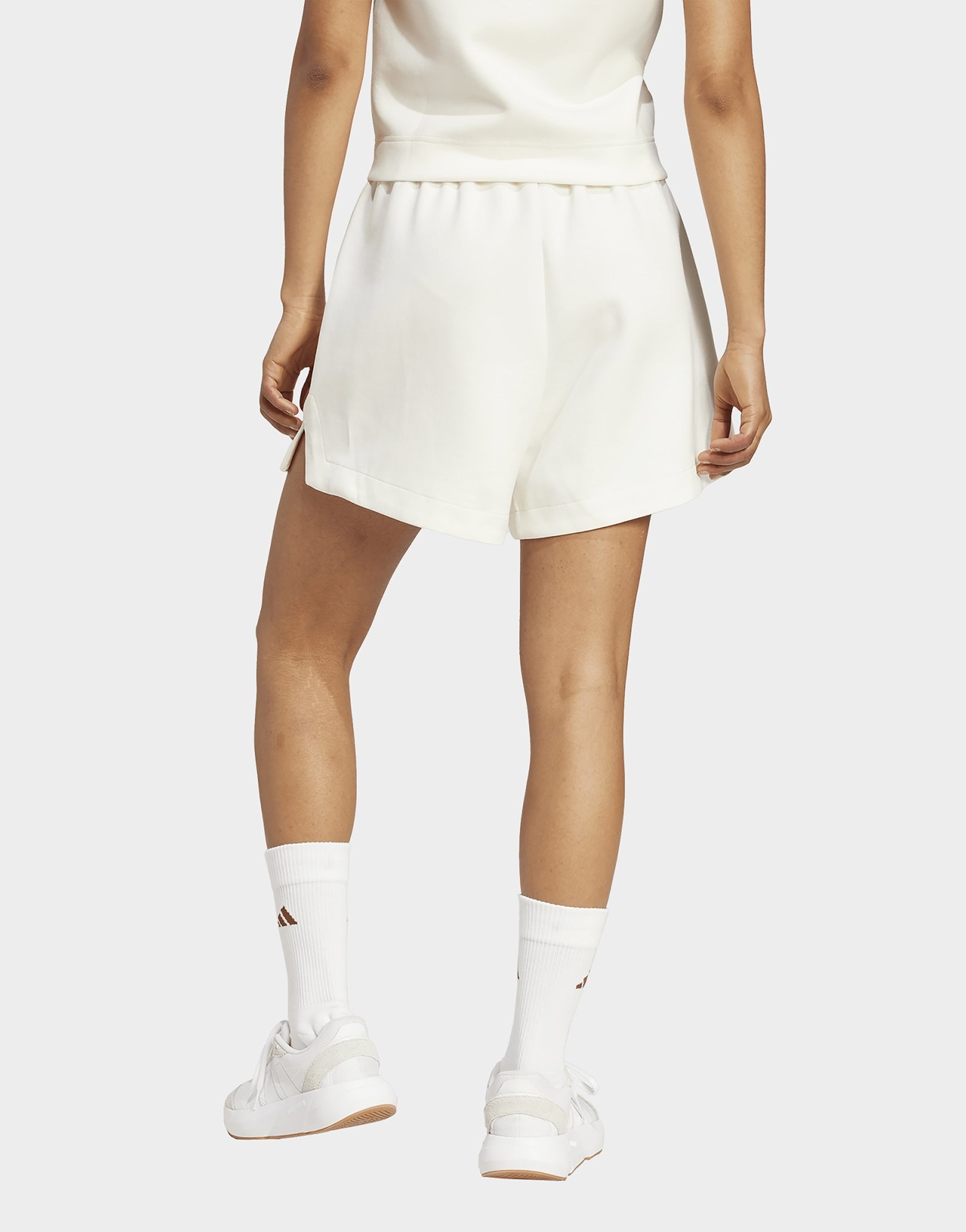 adidas Soft Lux Shorts, Locker Geschnitten