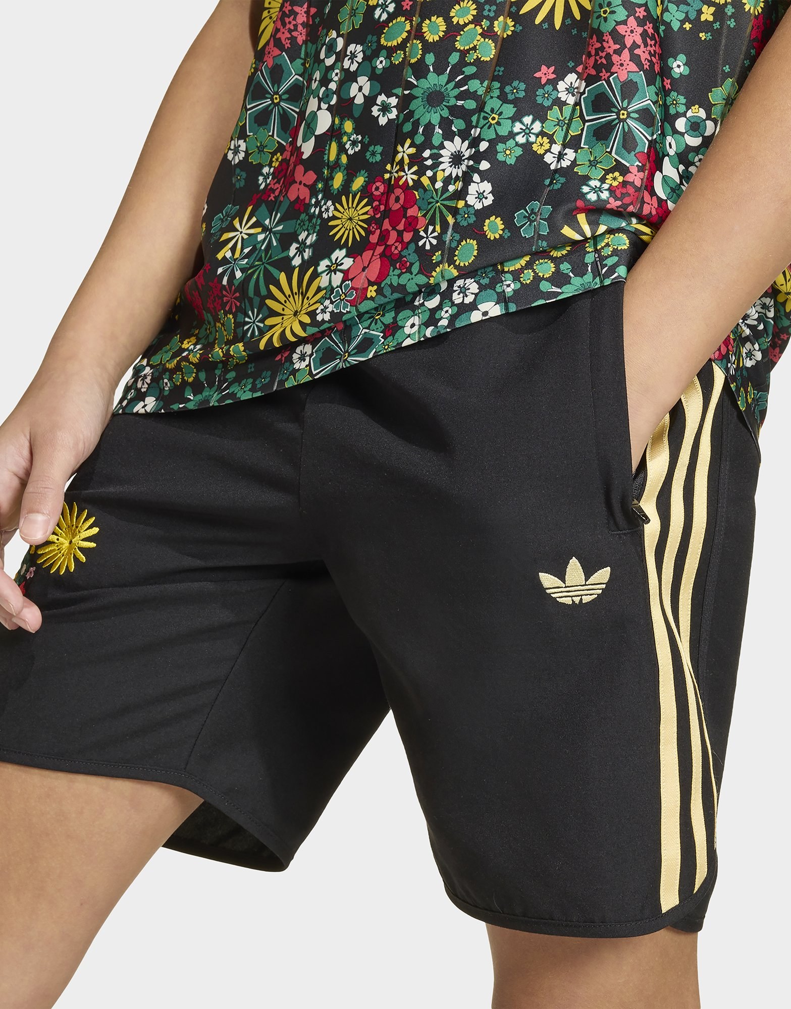 adidas Originals adidas Originals x Liberty London REGULÄR GESCHNITTEN SHORTS