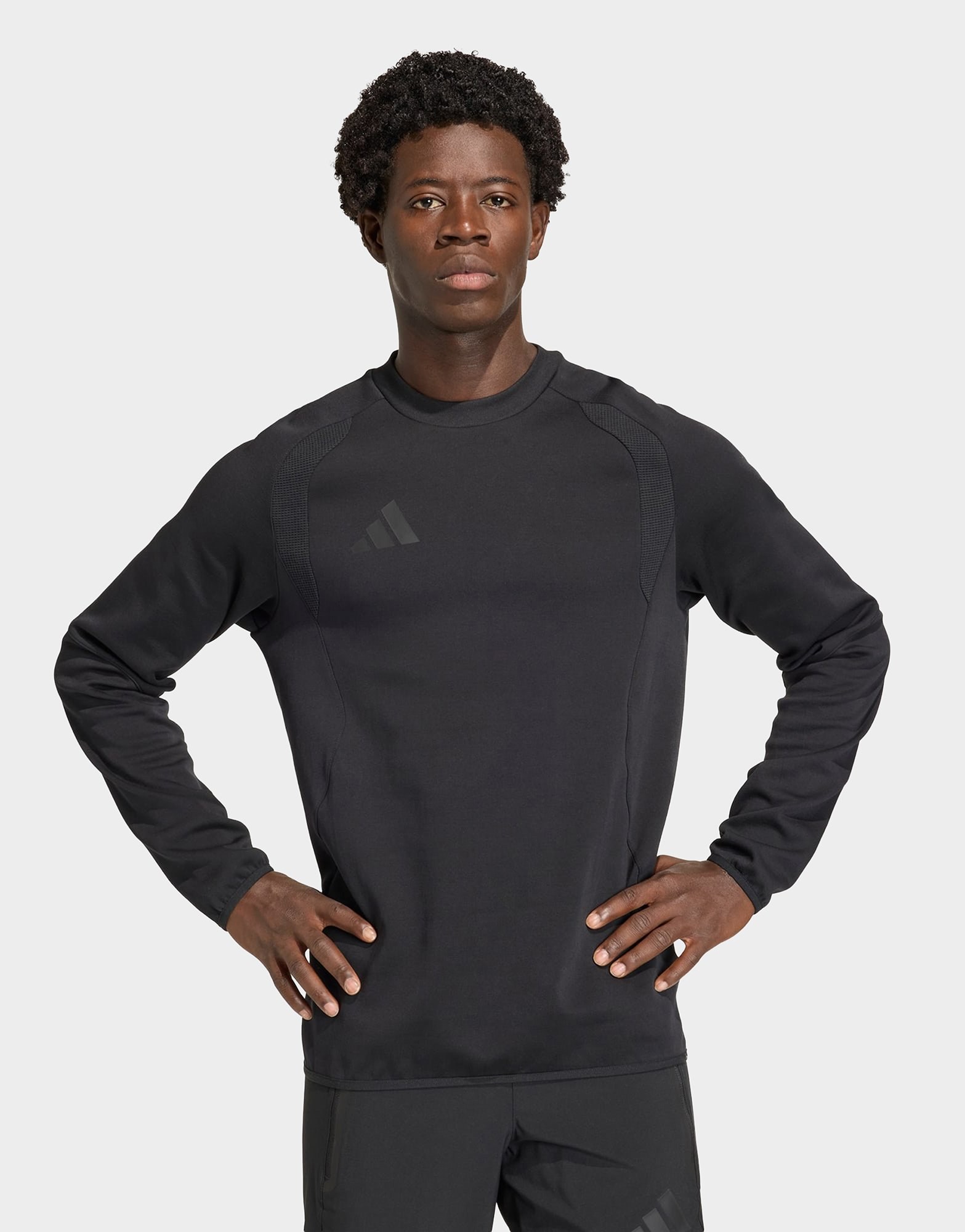 adidas Tiro Travel Sweatshirt, Rundhalsausschnitt