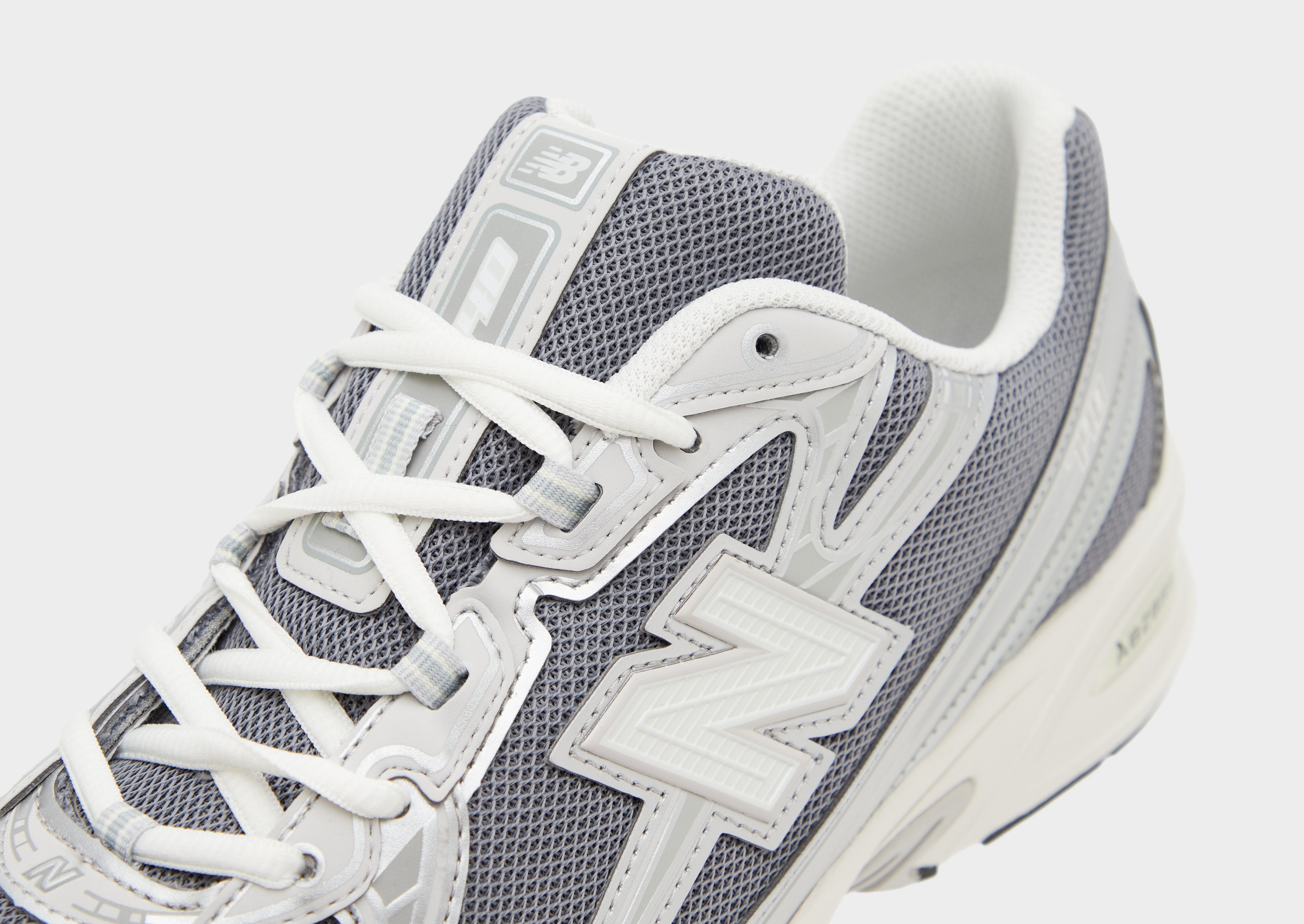 New Balance 740