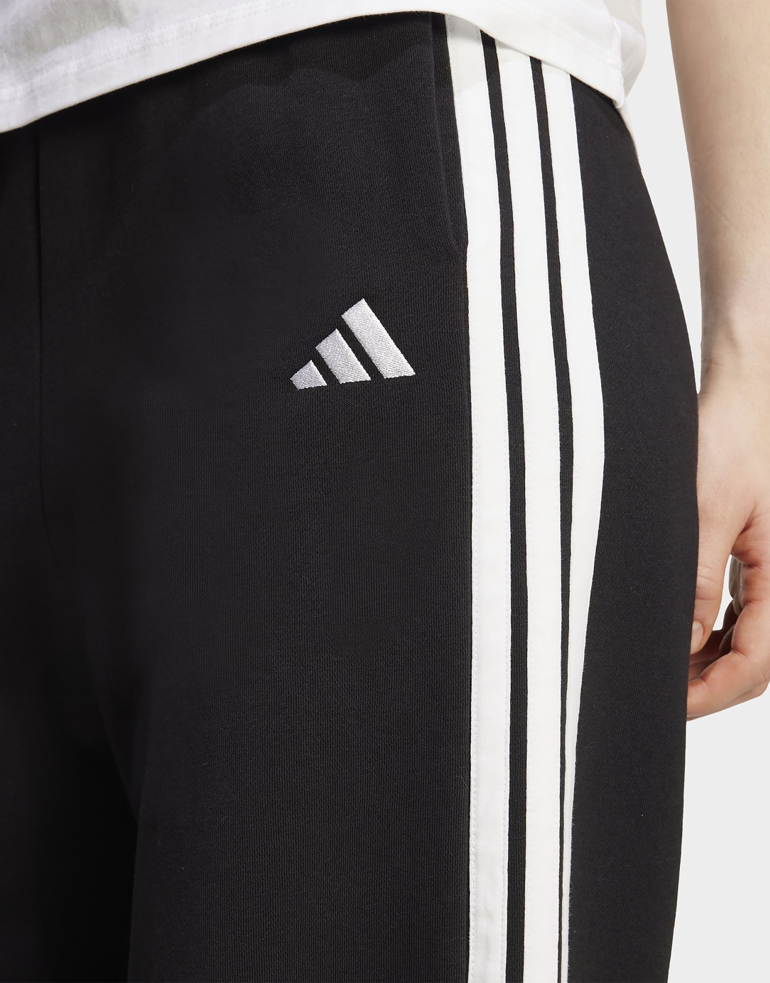 adidas 3-Streifen Fleecehose, weit geschnitten