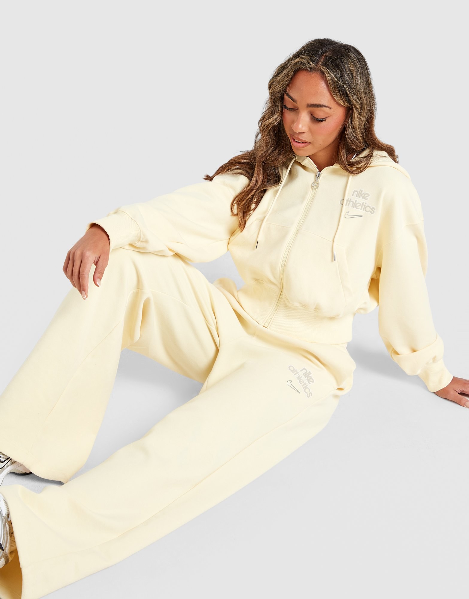 Nike Phoenix Fleece Graphic Swoosh Wide Leg Jogginghose