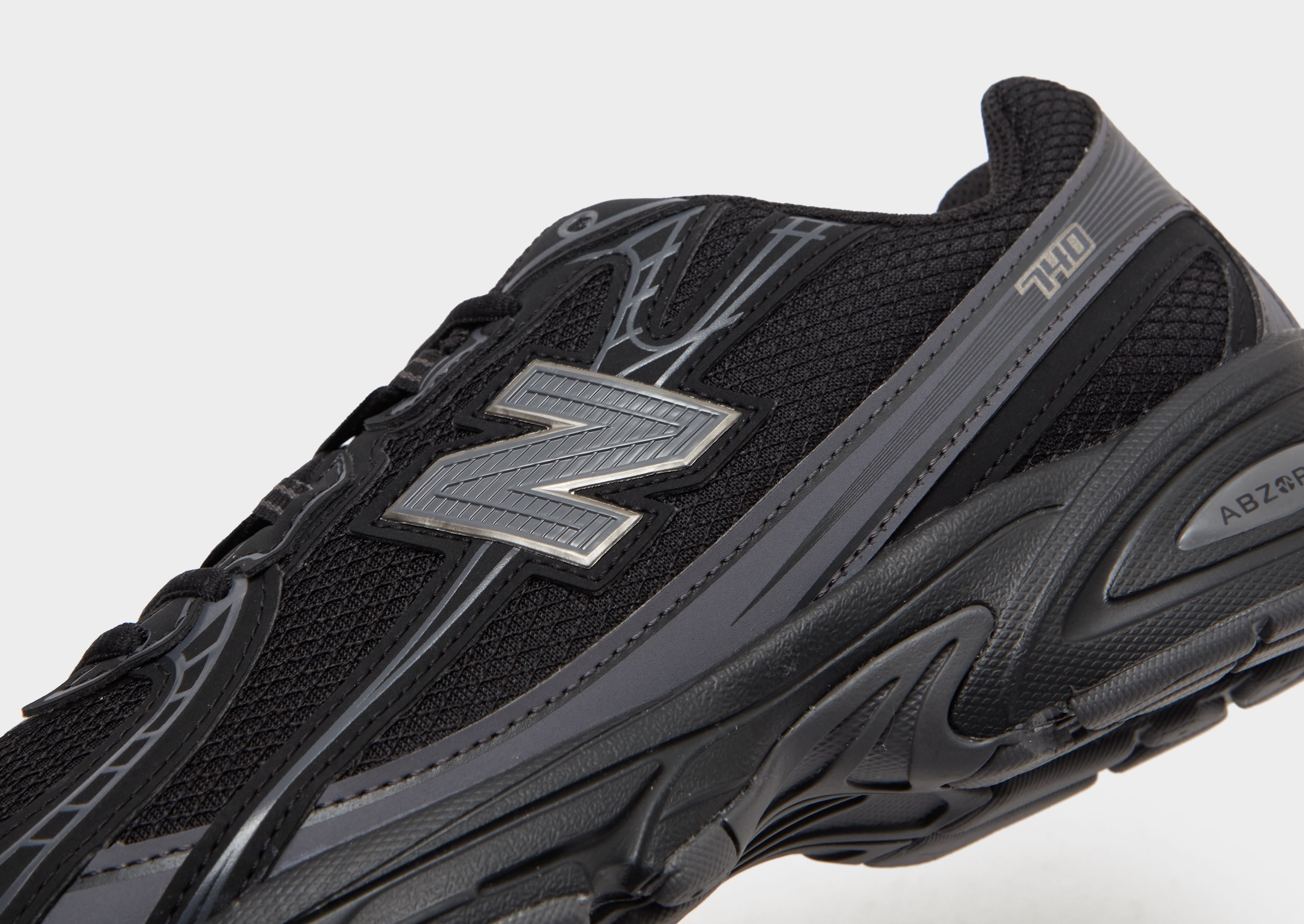 New Balance 740
