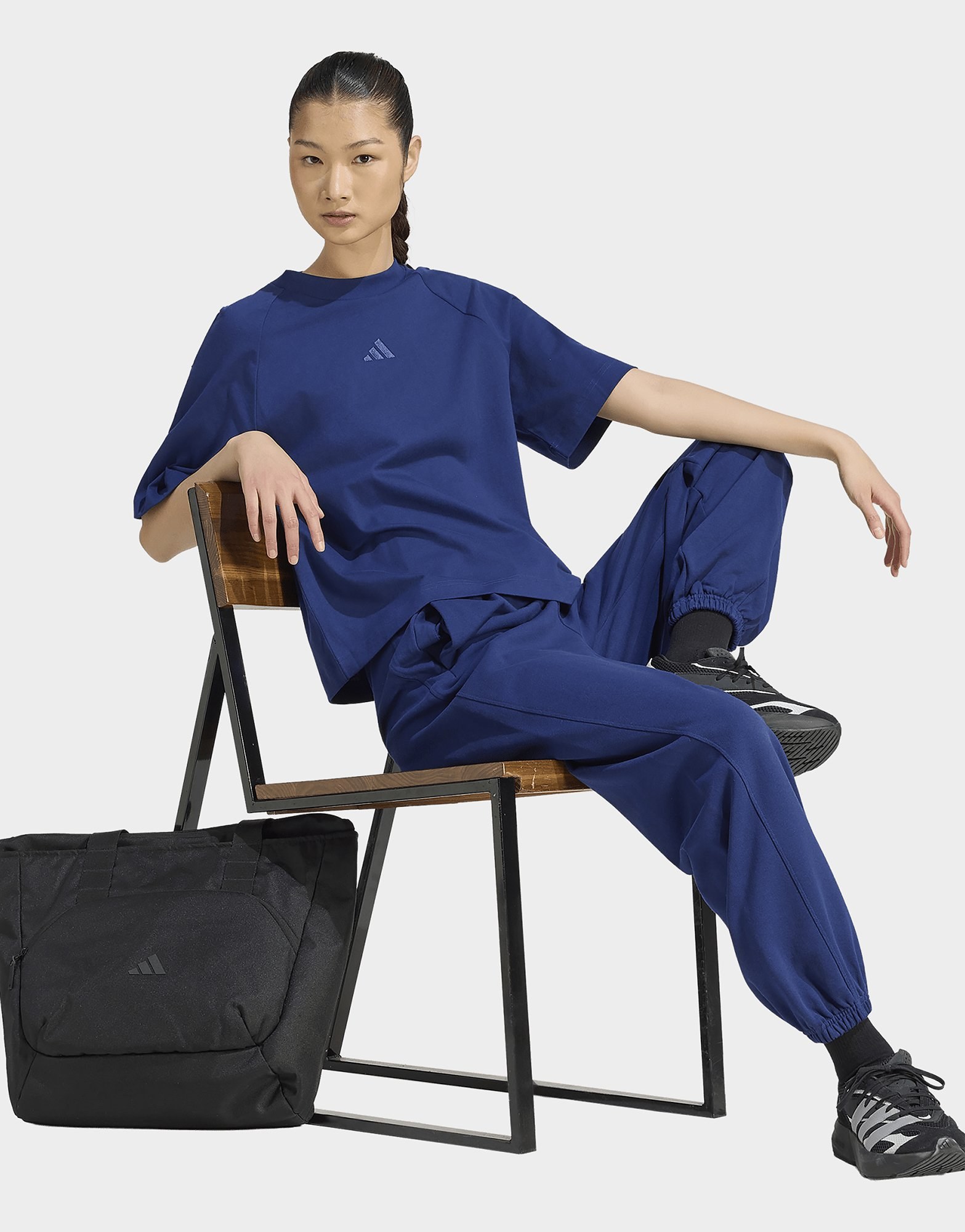 adidas Kit Hose, Locker Geschnitten, Bündchen, Kleines Logo