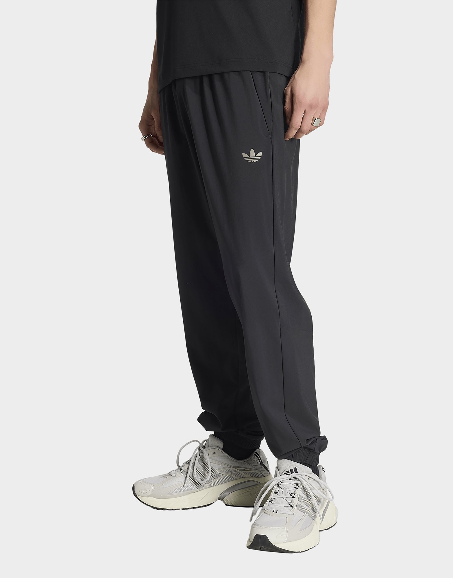 adidas TECH TREFOIL ESSENTIALS TRAININGSHOSE
