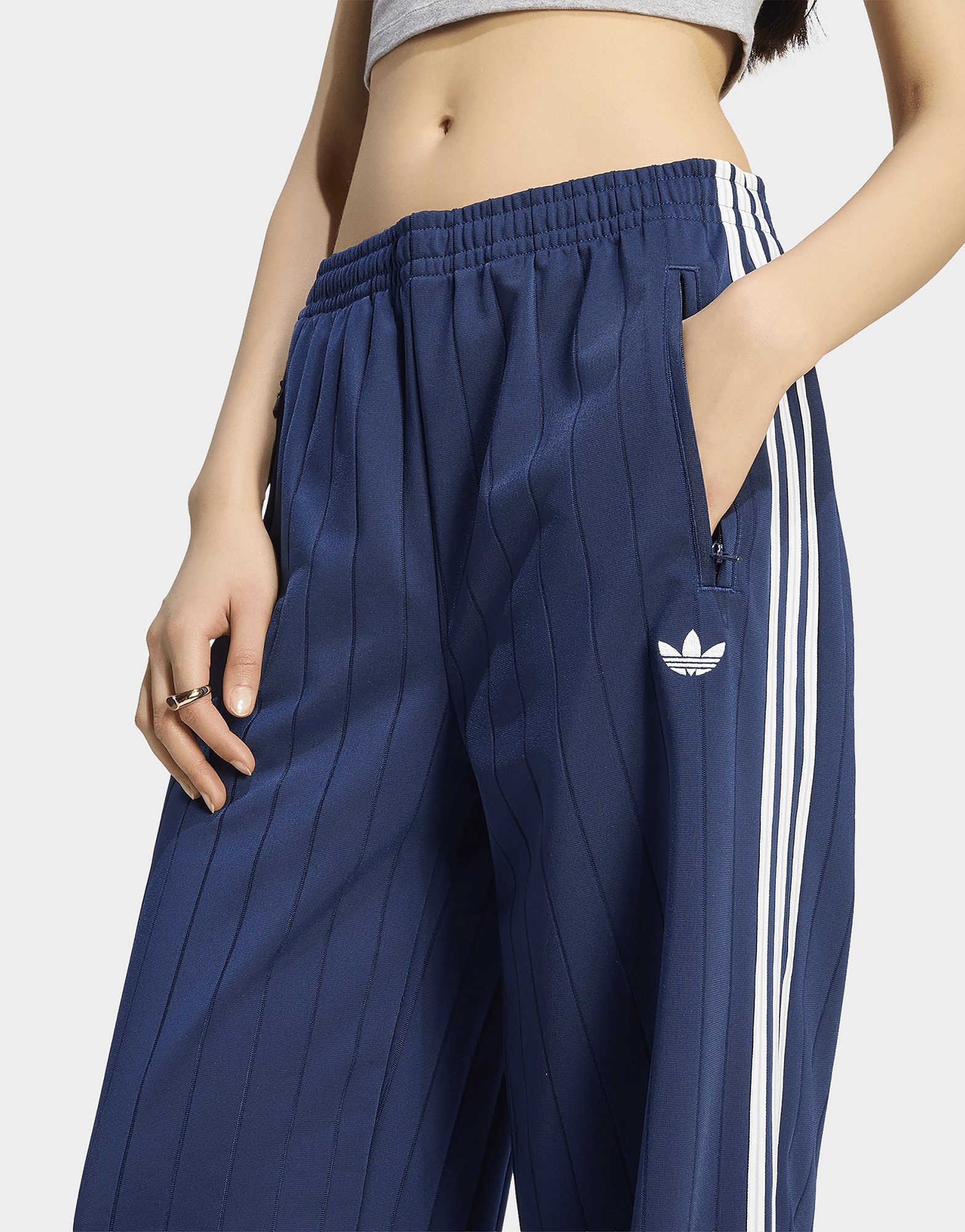 adidas Originals Firebird Trainingshose, Nadelstreifen, Locker Geschnitten