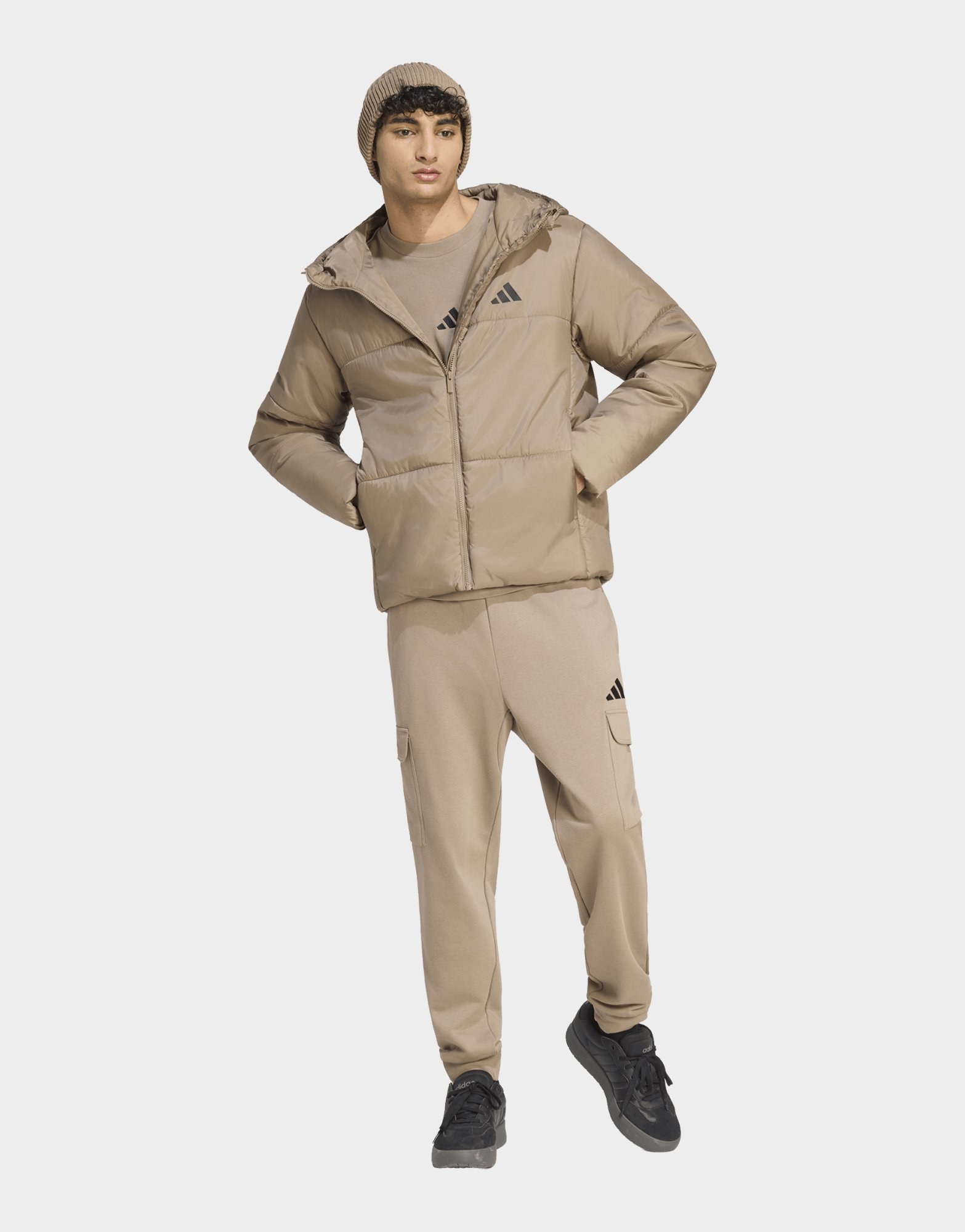 adidas Essentials Highloft Puffer Jacke, Isoliert
