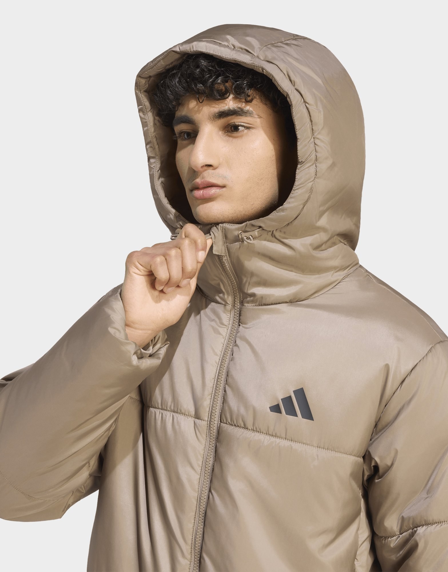 adidas Essentials Highloft Puffer Jacke, Isoliert