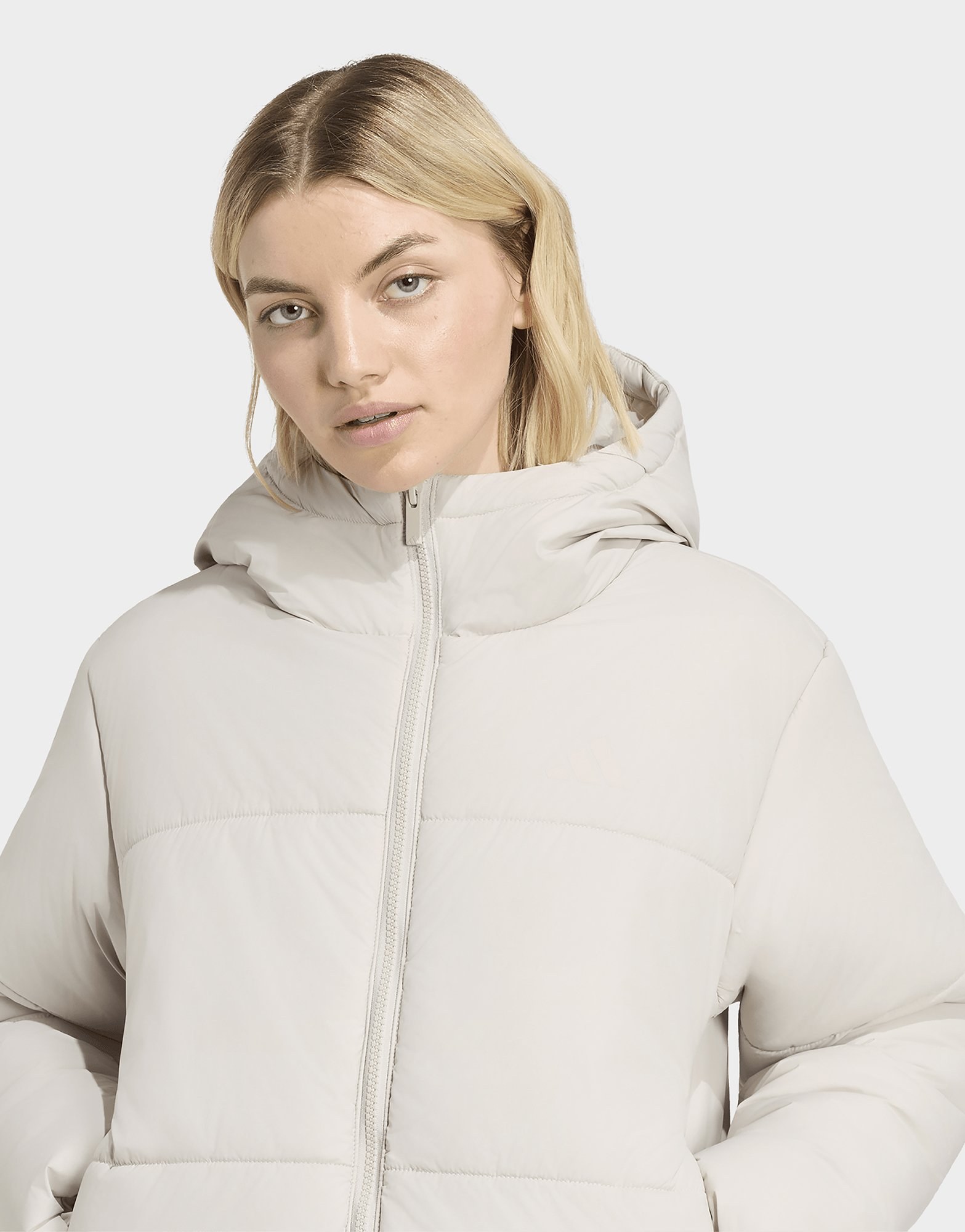 adidas Essentials Highloft Puffer Jacke, Isoliert