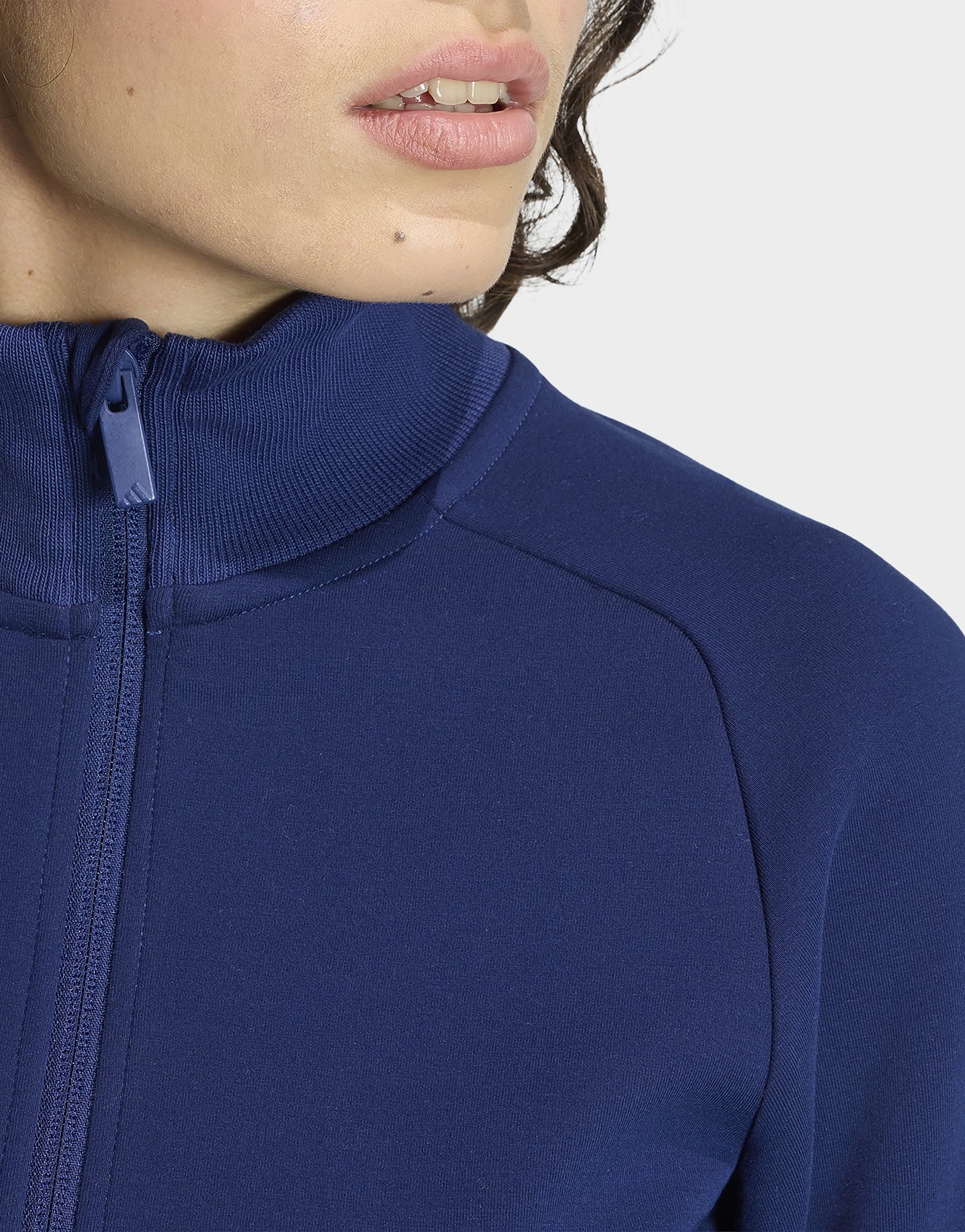 adidas Soft Lux Trainingsjacke, Schmal Geschnitten