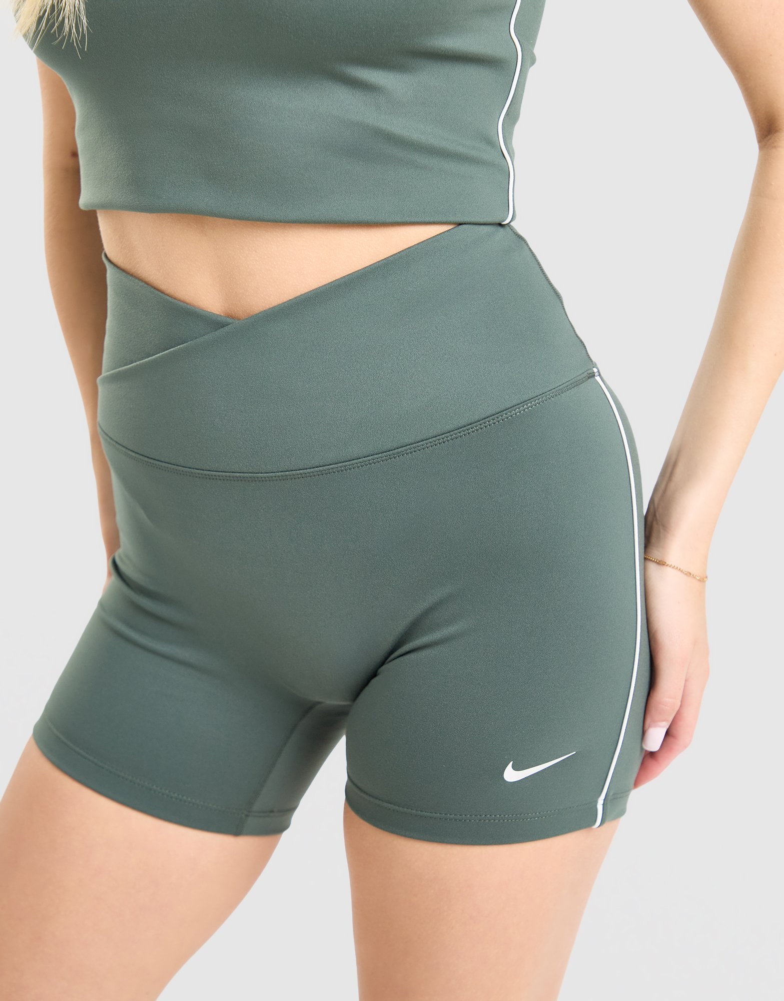 Nike Training Gym Life Swoosh 5 V Waist Bike Shorts