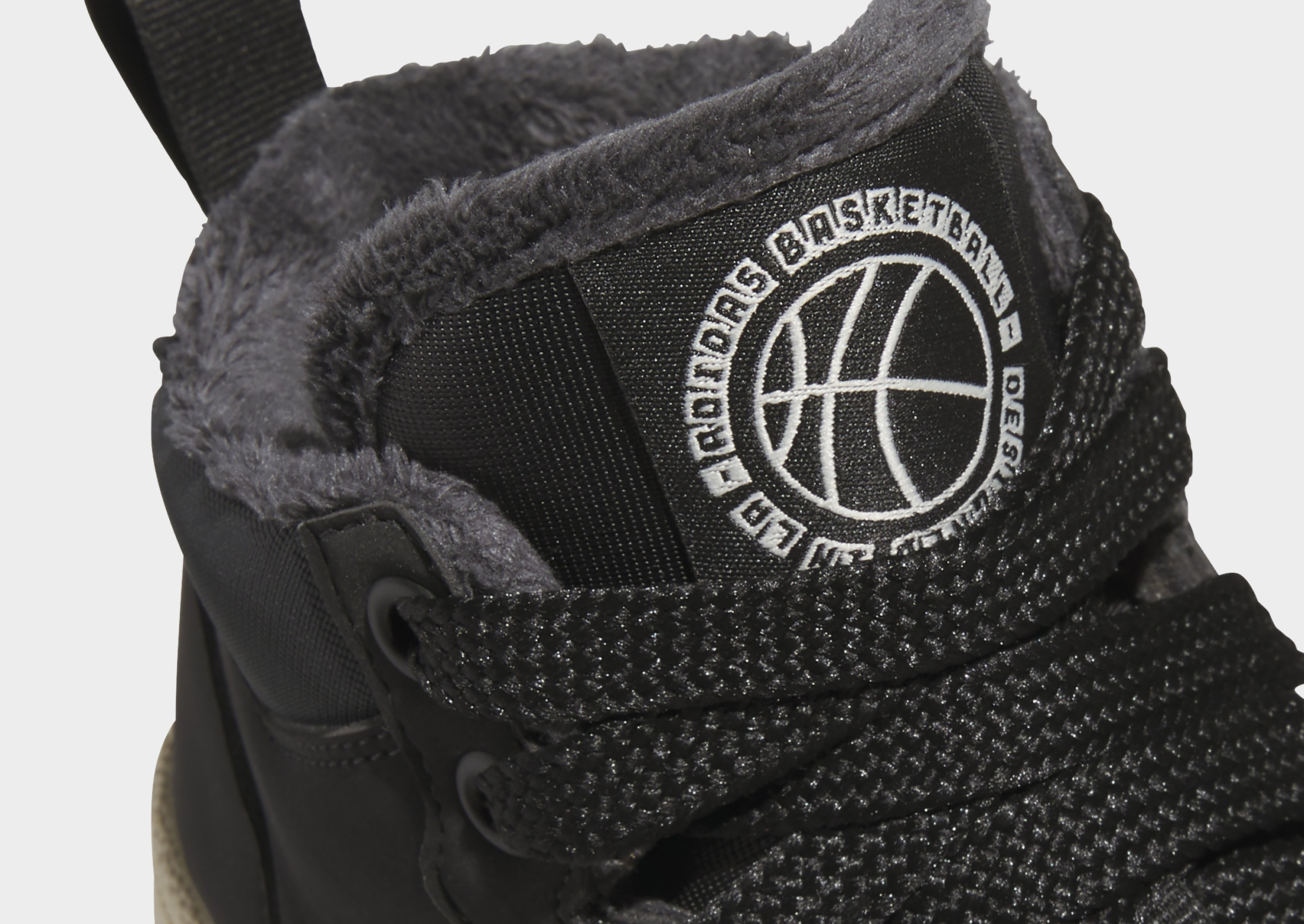 adidas Rapid Court Mid Winterized Schuh