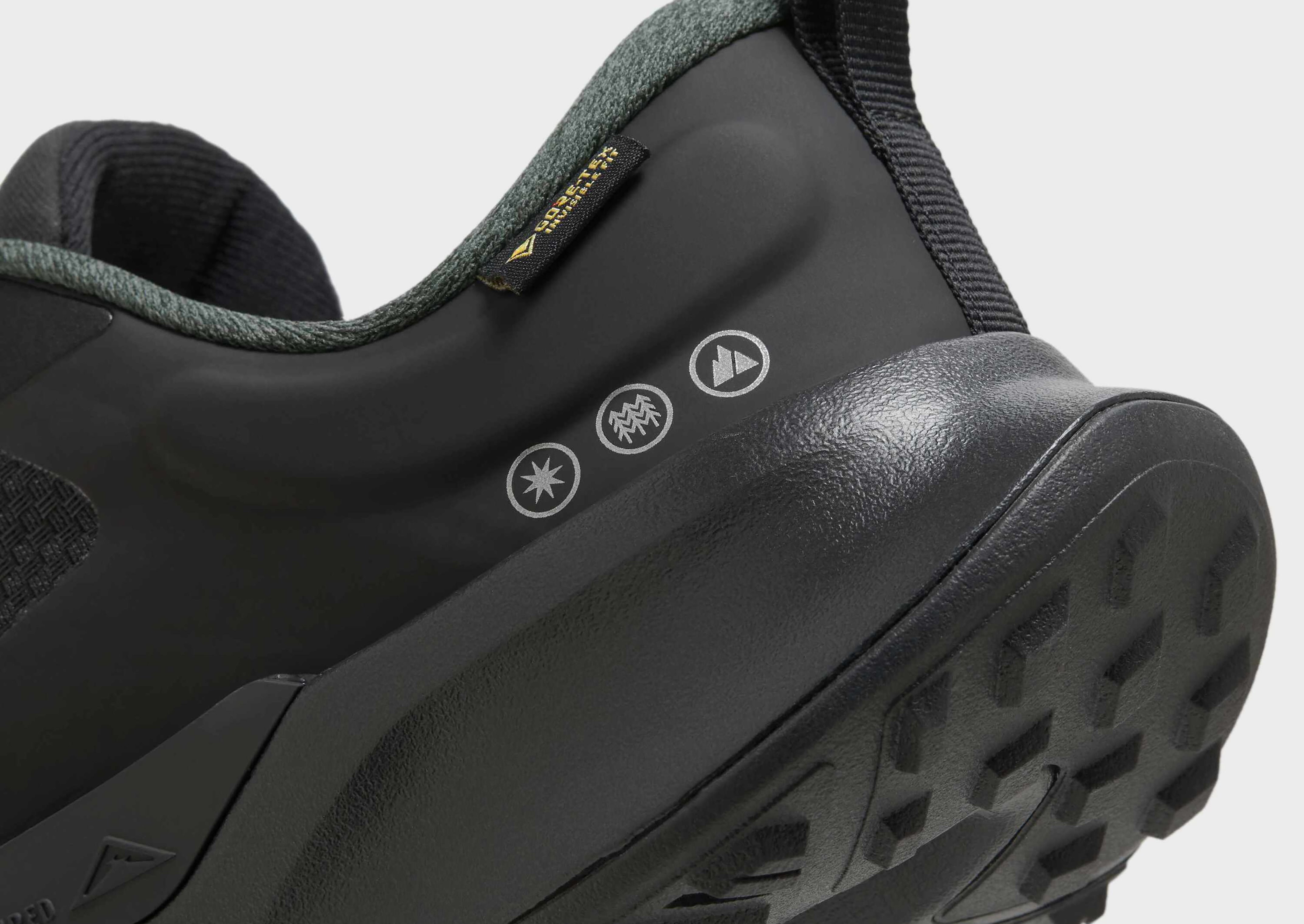 Nike WOMEN'S WATERPROOF
