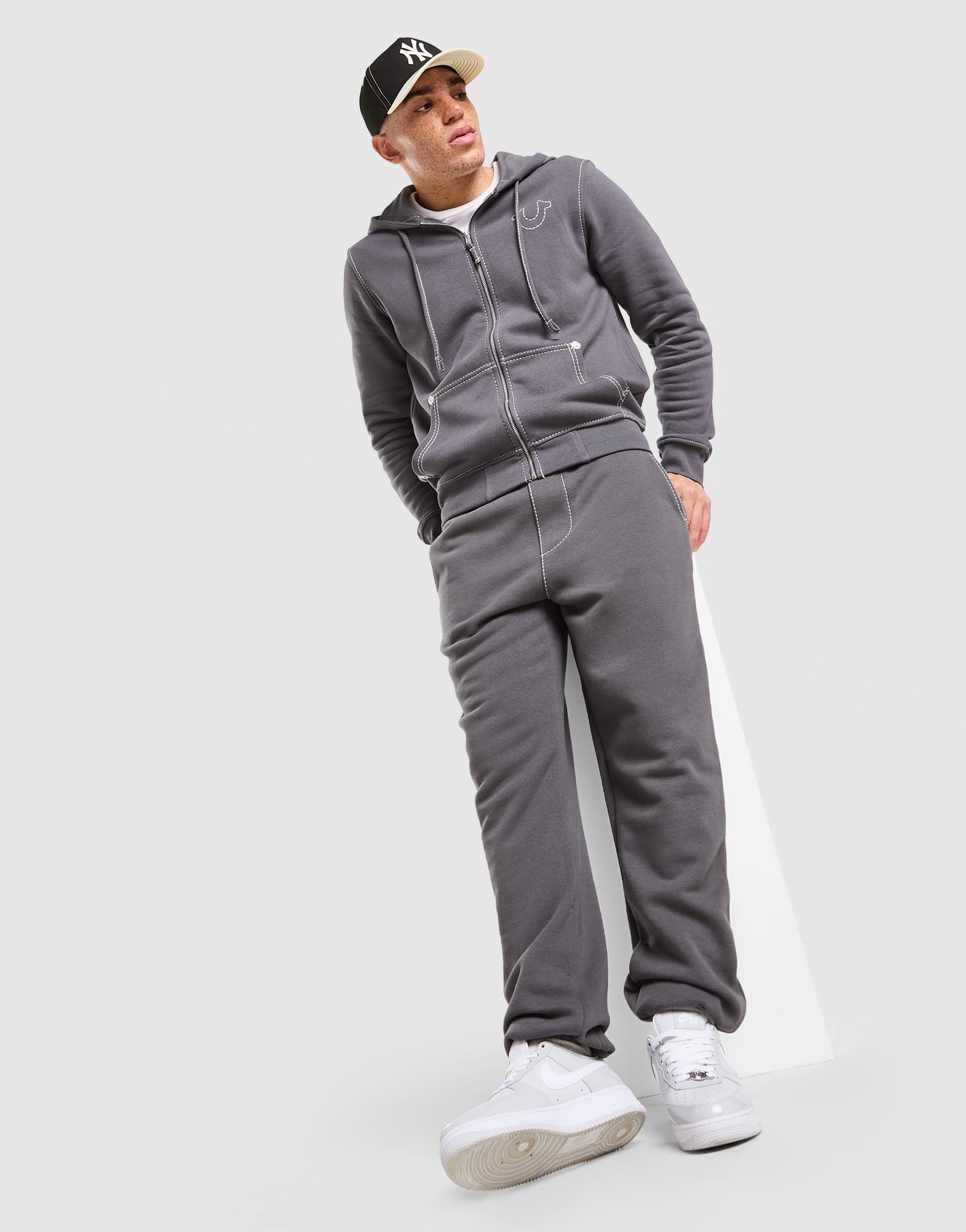 True Religion Big T Jogginghose