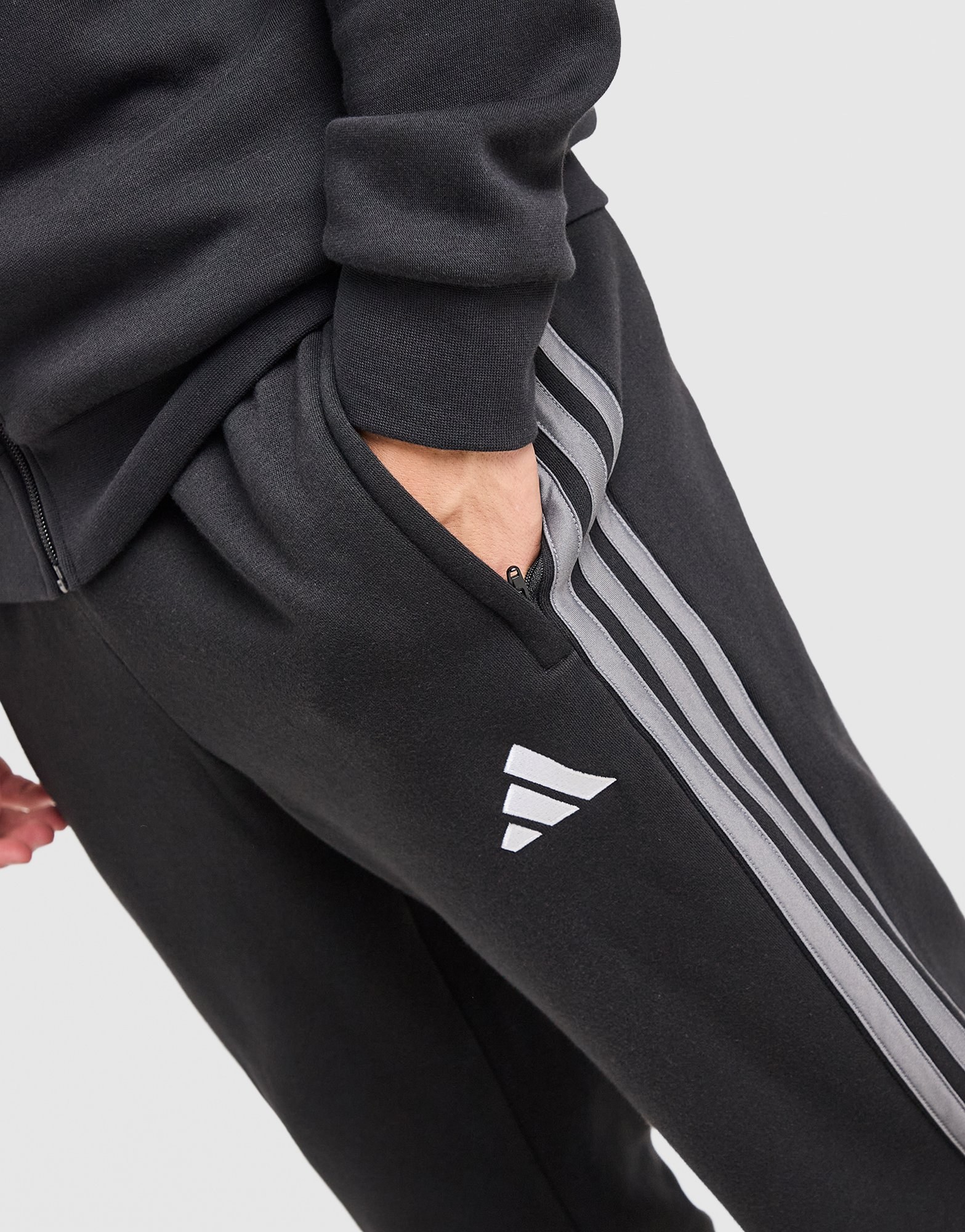 adidas Tiro Essentials 3-Streifen Jogginghose