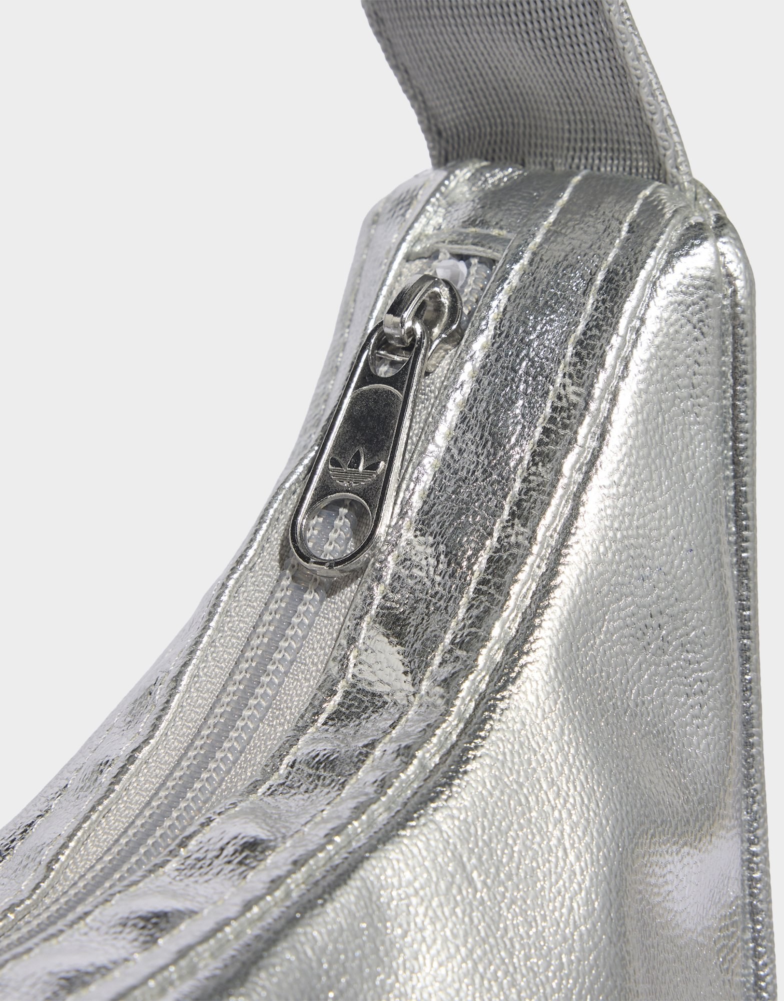 adidas adidas ADICOLOR TASCHE, METALLIC-PU, HALBMONDFÖRMIG
