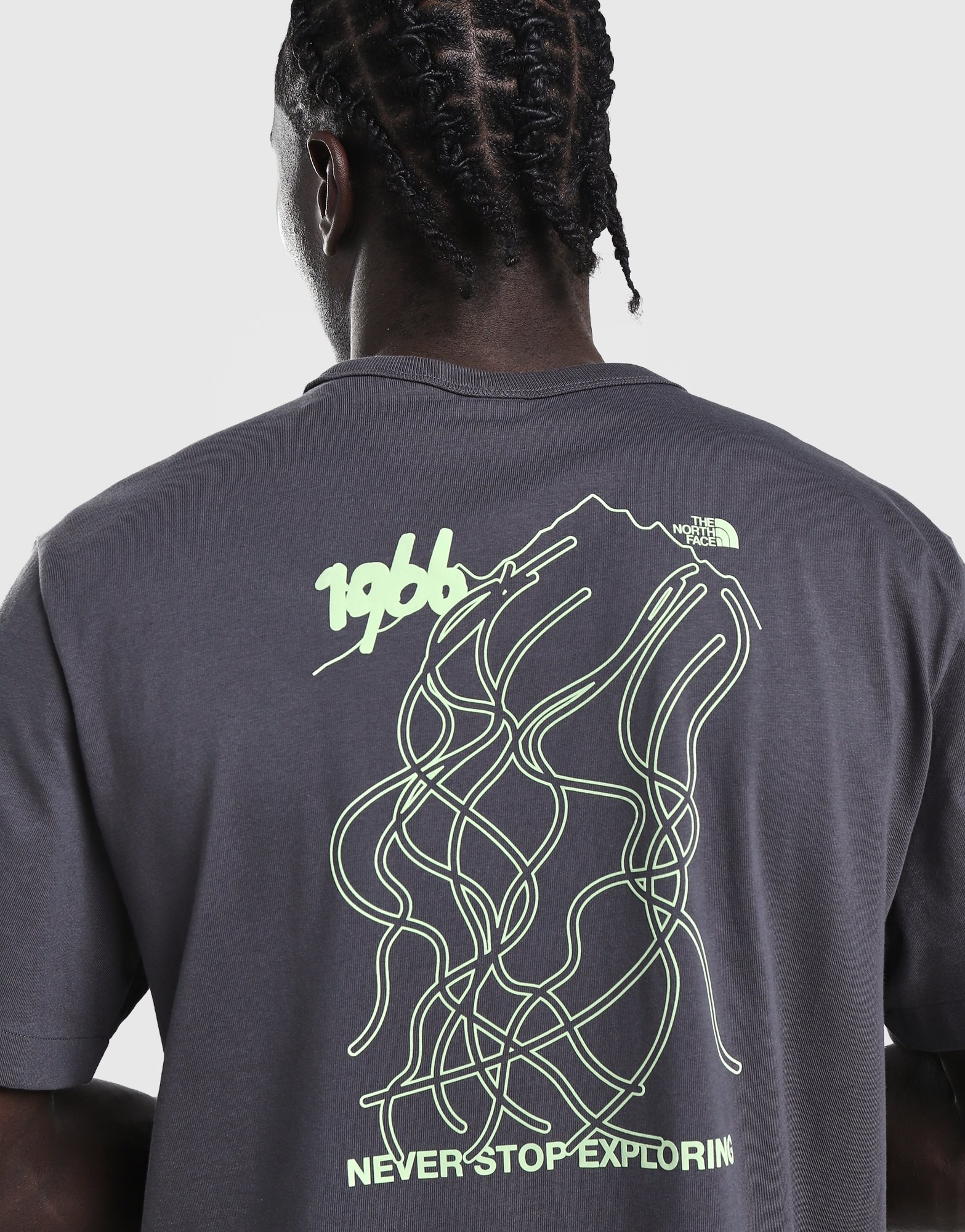 The North Face Never SOberteil Exploring Slopes Relaxed T-Shirt
