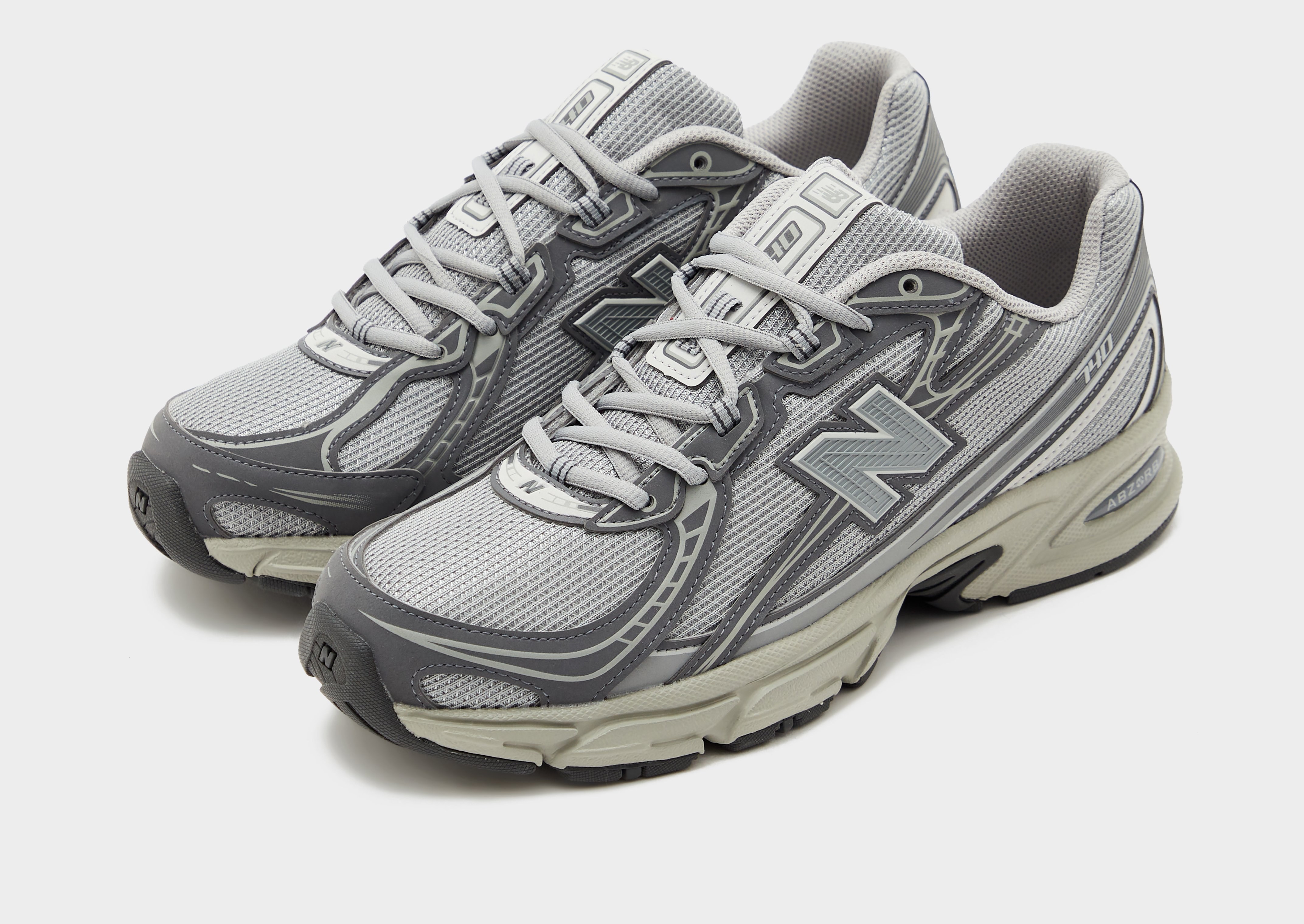 New Balance 740